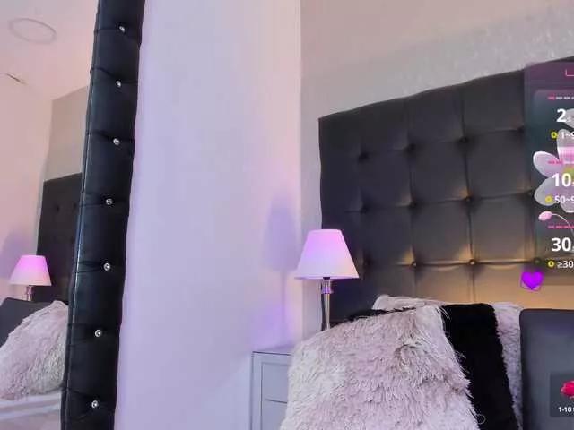 BellaSaint from BongaCams