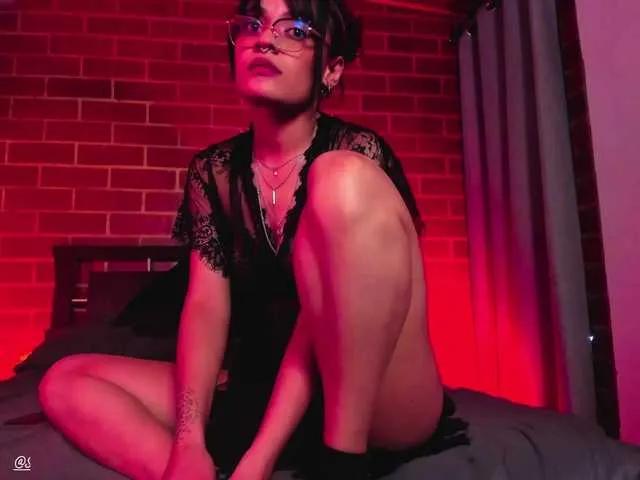 CurlyScarlett13 from BongaCams is Freechat