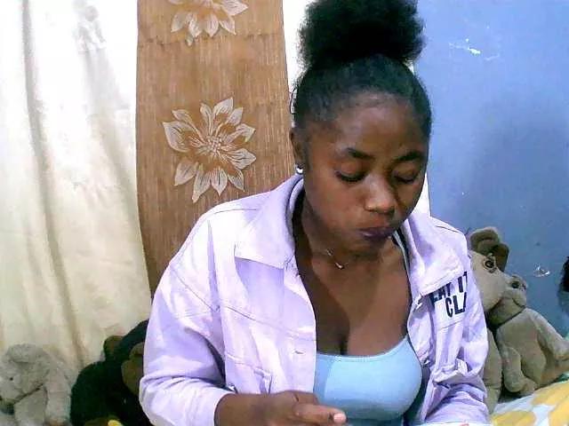 Honoratte from BongaCams