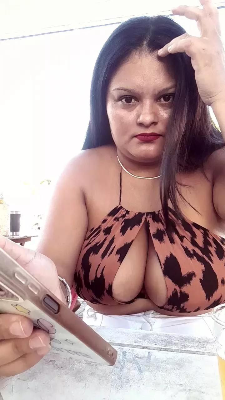 Anne_Moreninha from Cam4