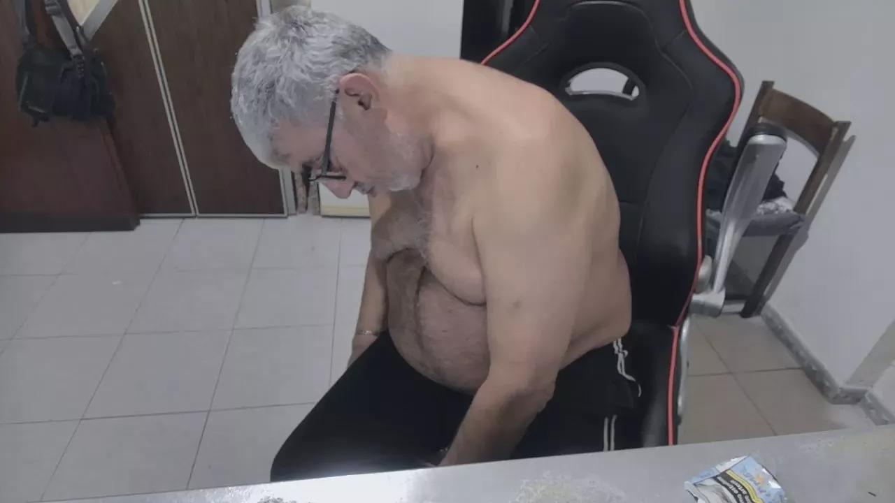 BaddBear from Cam4