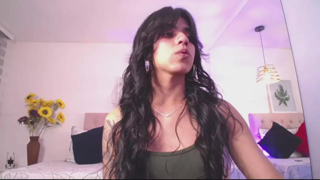 Bella_Poisonous from Cam4