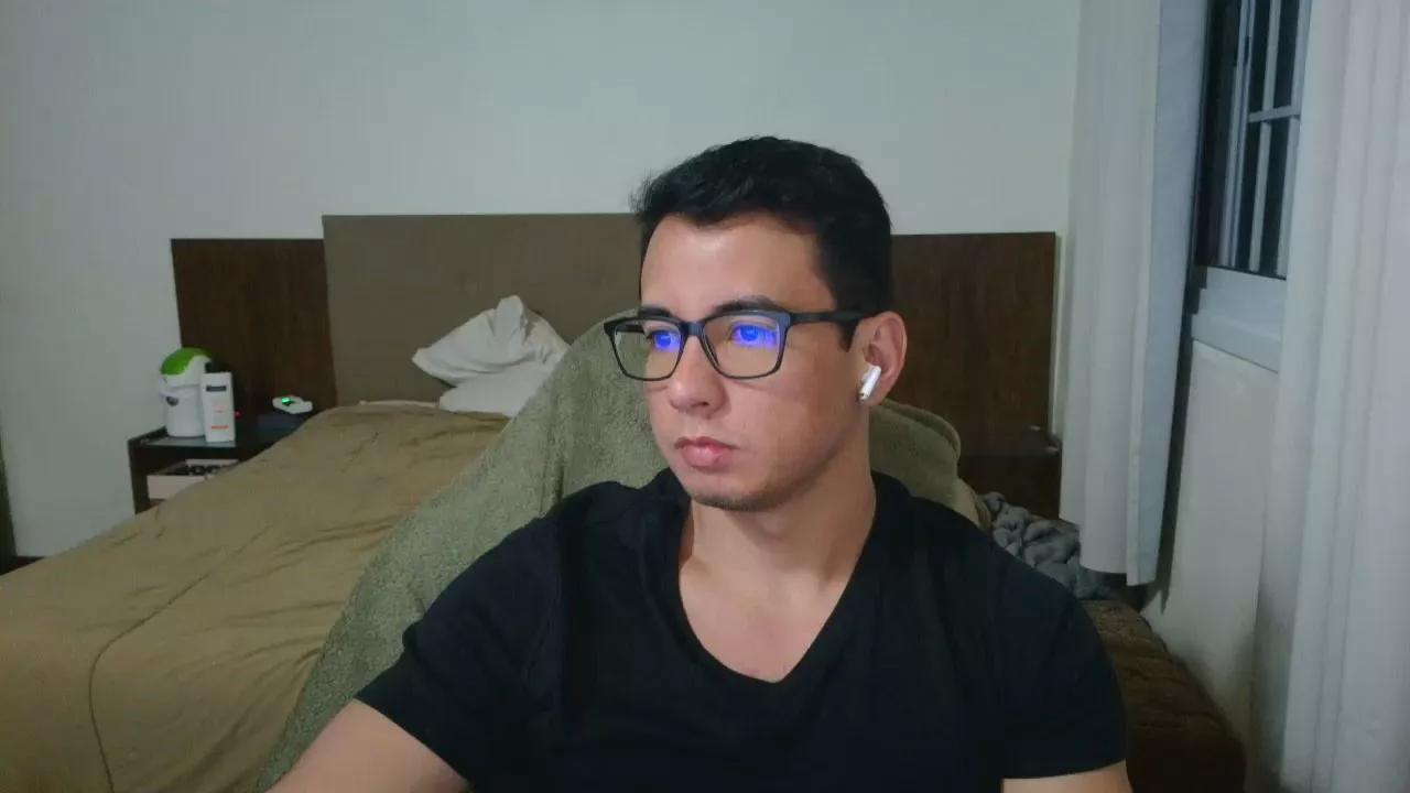 carloskom on Cam4