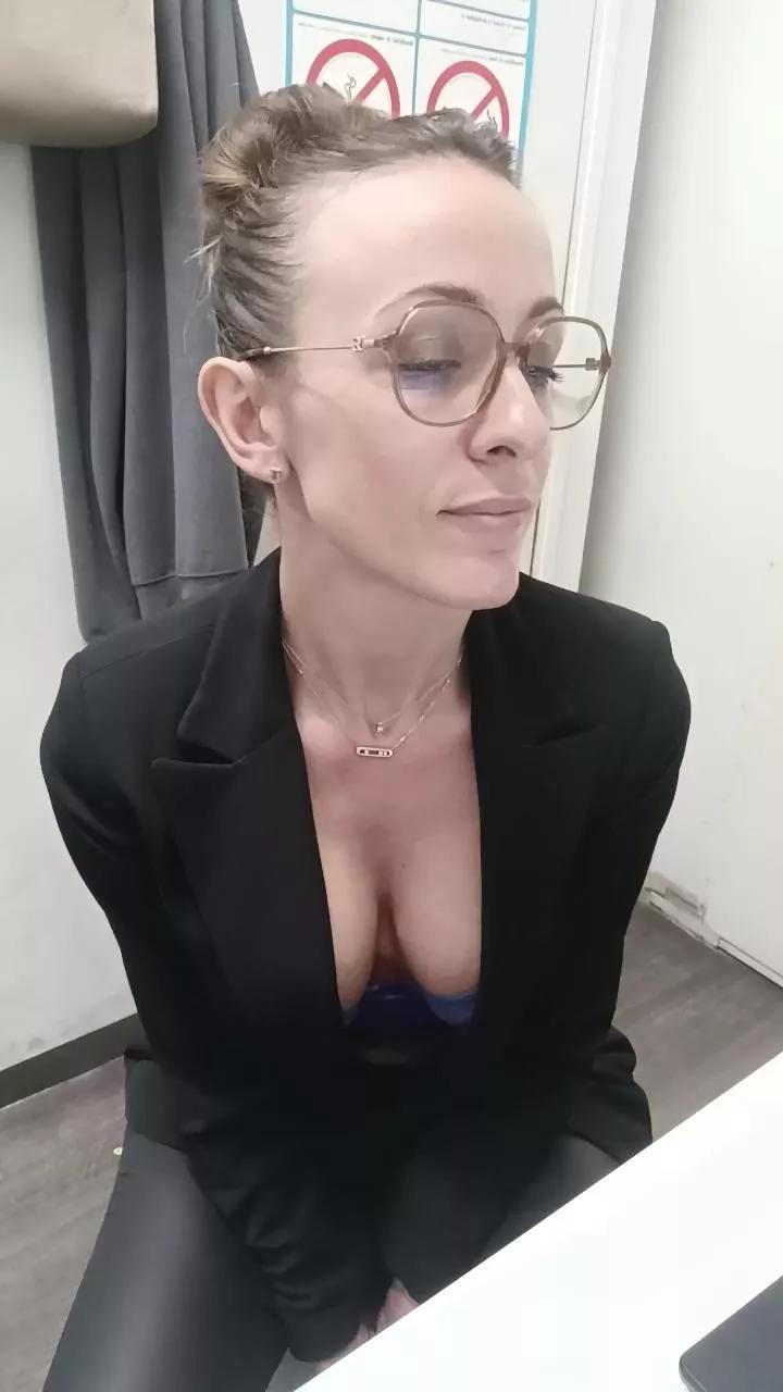 EmmaLoren from Cam4