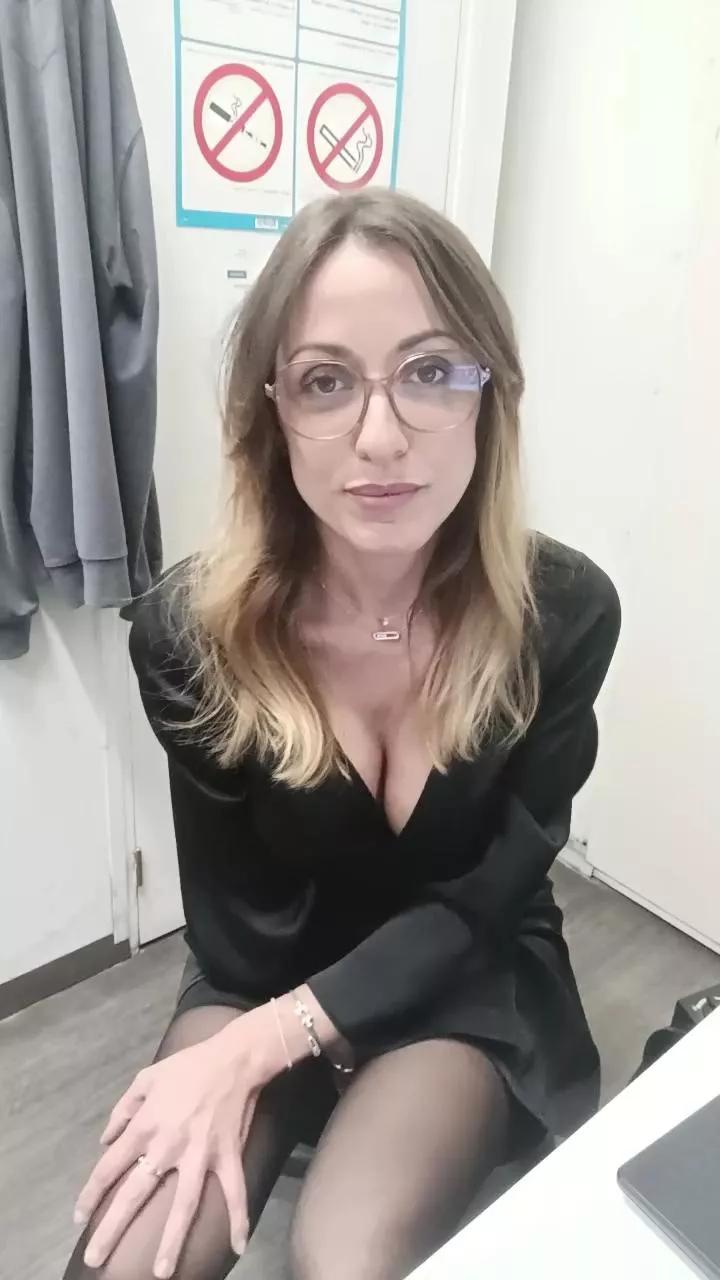 EmmaLoren from Cam4