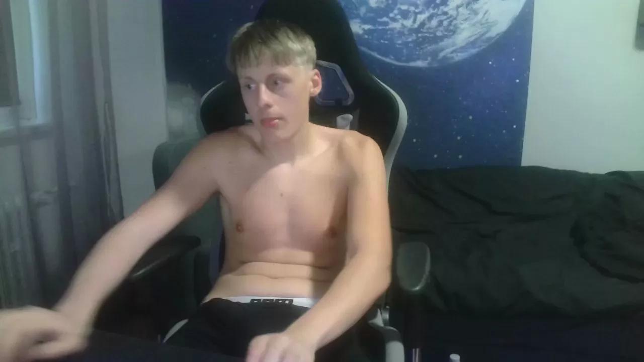 looverboy18y from Cam4