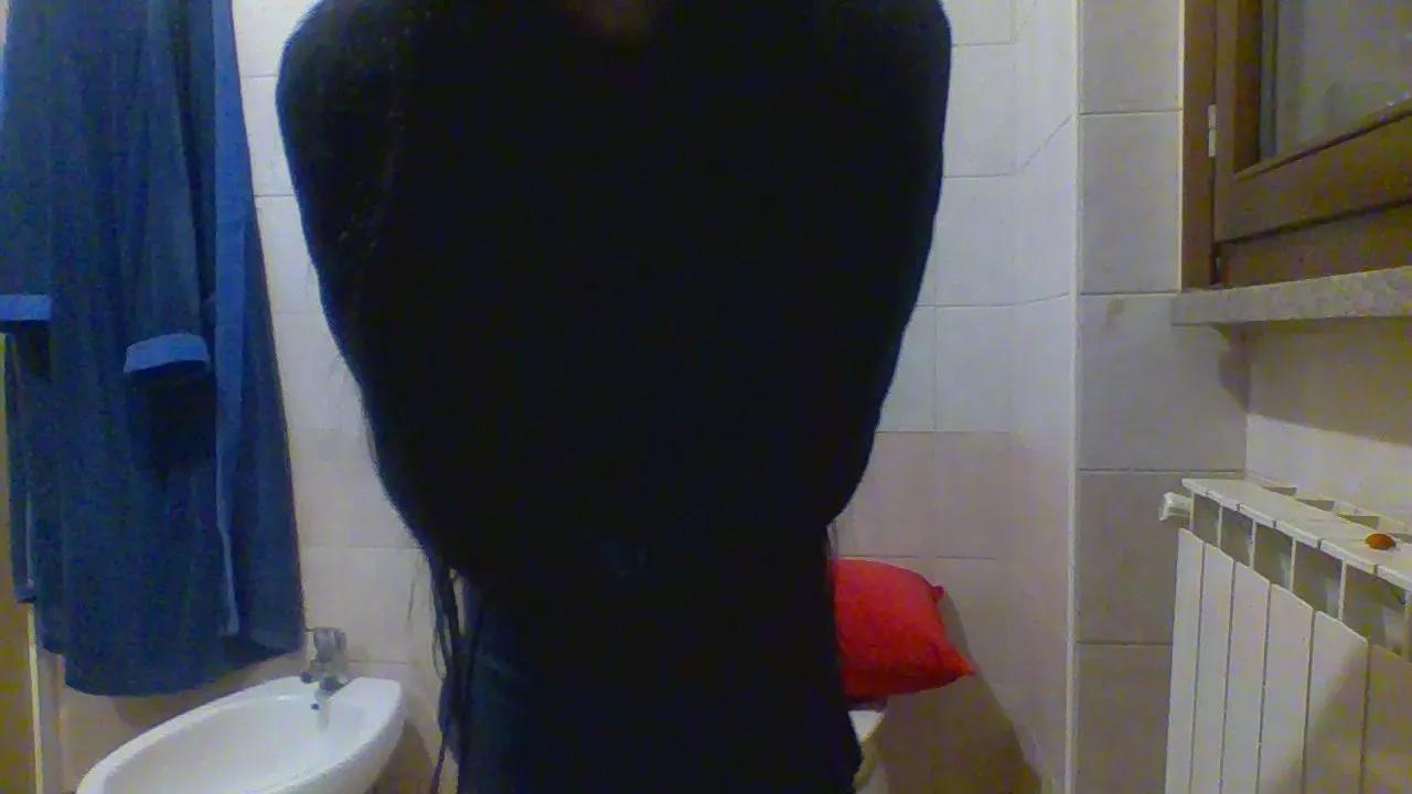 luxxuriax from Cam4