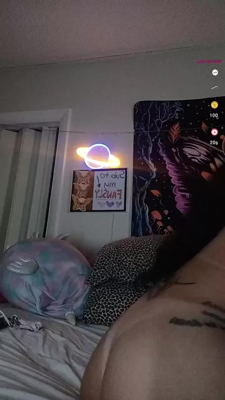 Nikkikittyx3 from Cam4