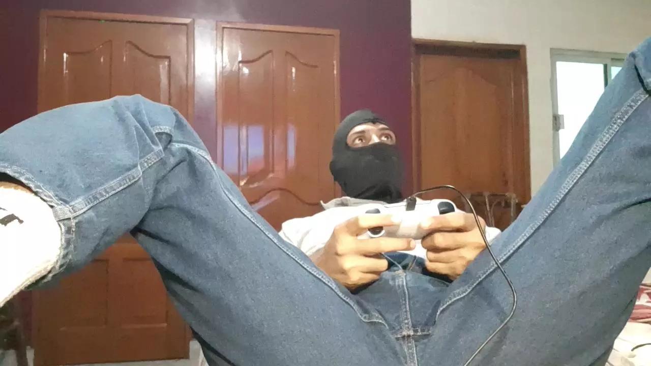 PapiFeetMx from Cam4