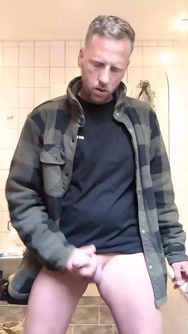 peggingboy87 from Cam4