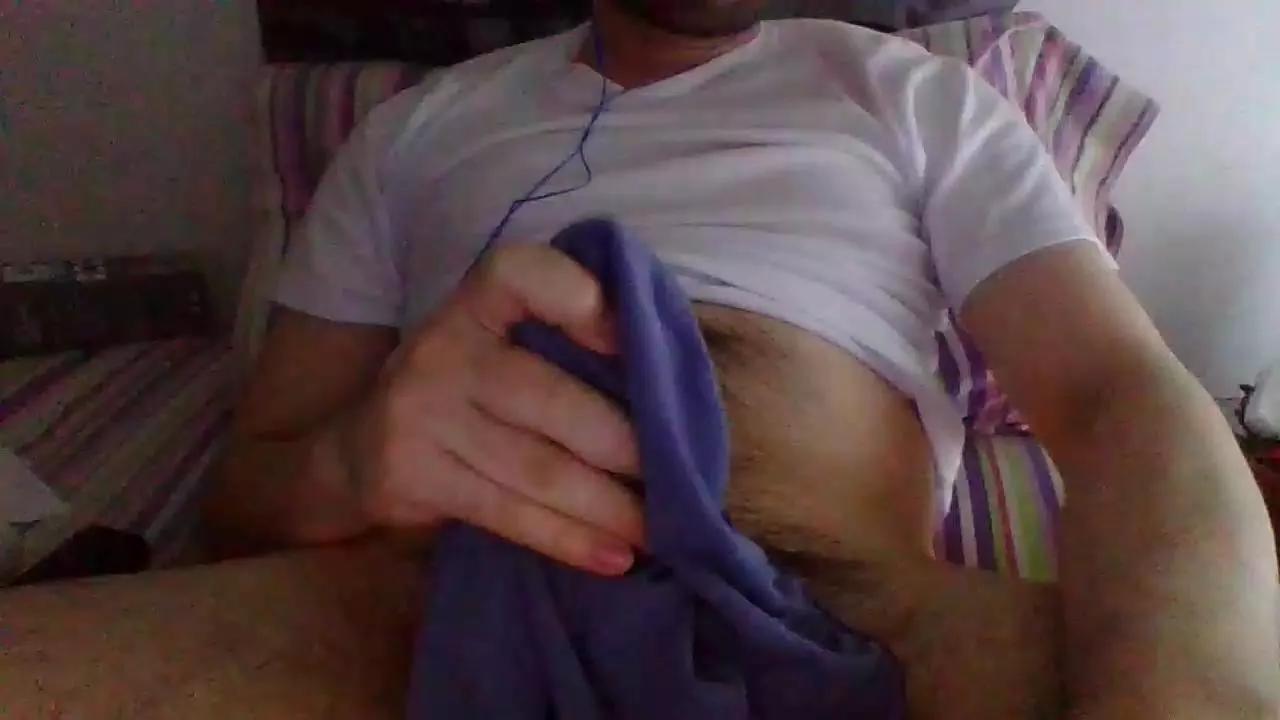 quique0927 from Cam4