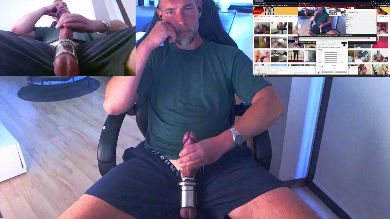 Reeper84 from Cam4