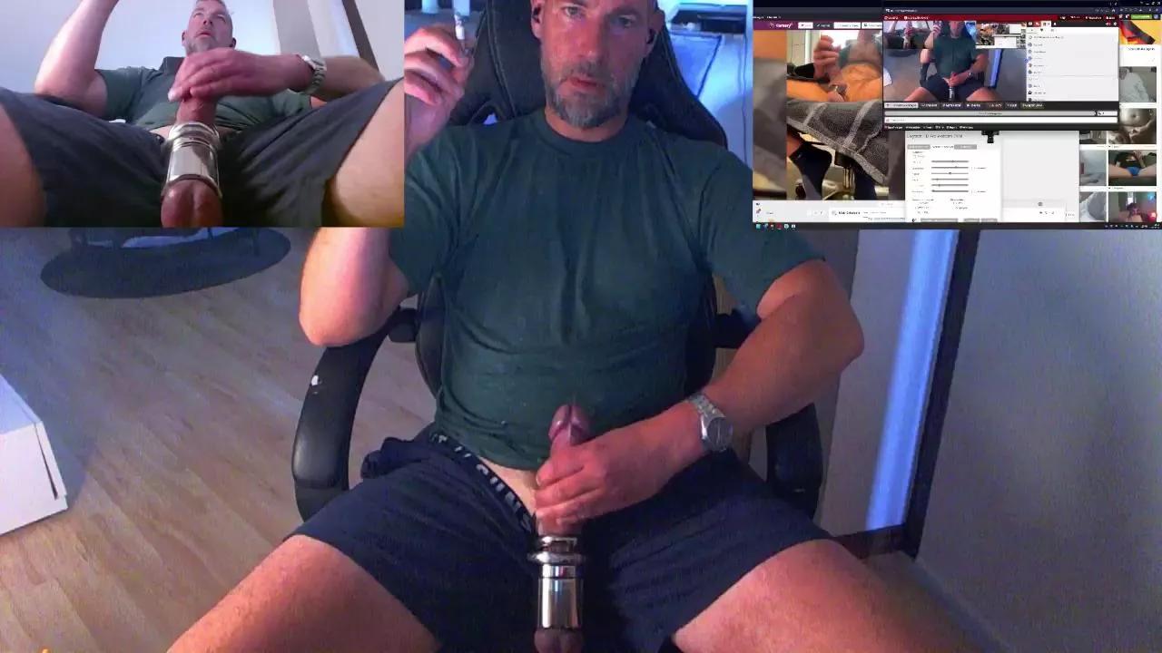 Reeper84 from Cam4
