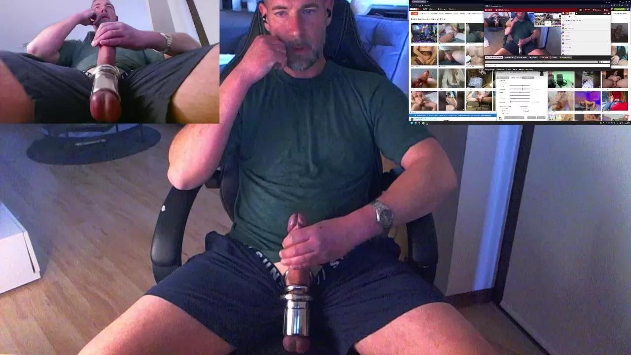 Reeper84 from Cam4