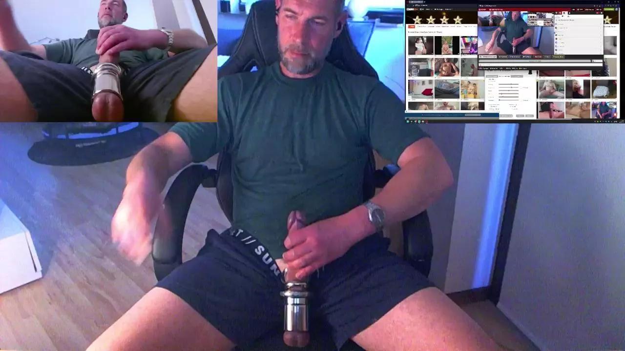 Reeper84 from Cam4