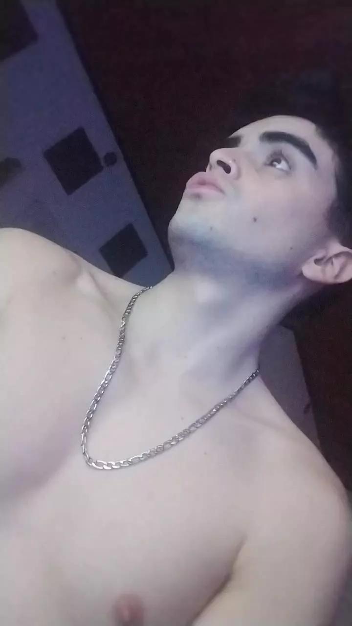 rodrigo3718 from Cam4