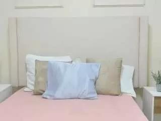 abril-taylorr from CamSoda is Freechat