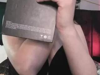 adeelinee from CamSoda