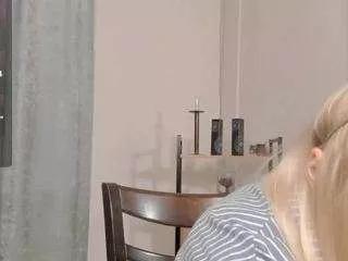 aislygearing from CamSoda is Freechat