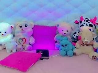 alanna-dollsx from CamSoda