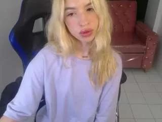 alina-lee-t from CamSoda is Freechat