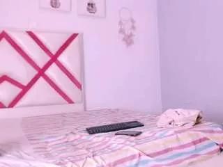 ariannahott from CamSoda