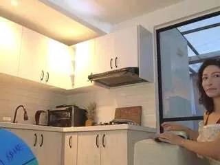 azaleiia from CamSoda
