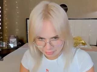 bellatip from CamSoda