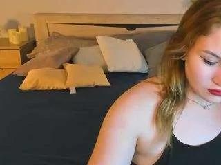 christine-wallker from CamSoda is Freechat