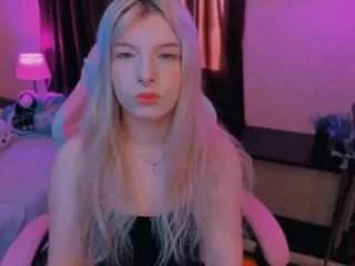 cuddlykittenn from CamSoda