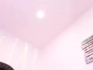 doll-ssquirts from CamSoda