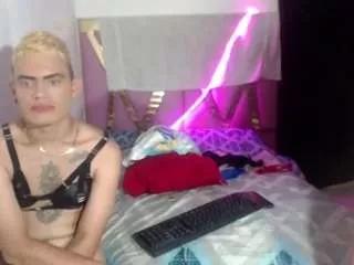 dollpartyy from CamSoda