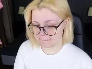 elielee from CamSoda