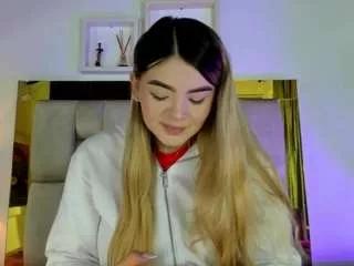 emma-rossee from CamSoda is Freechat