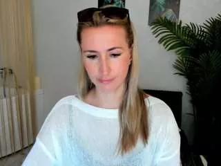 happysmileee from CamSoda is Freechat