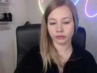 holly95love from CamSoda