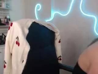 holly95love from CamSoda