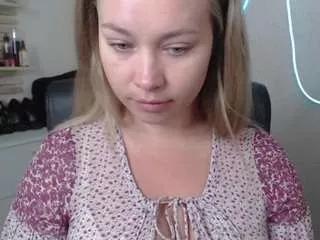 holly95love from CamSoda