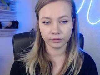 holly95love from CamSoda
