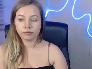 holly95love from CamSoda