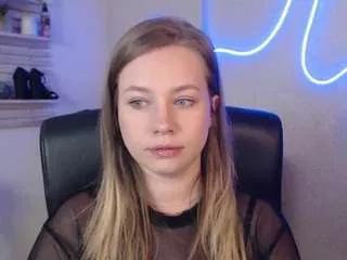 holly95love from CamSoda
