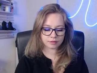 holly95love from CamSoda