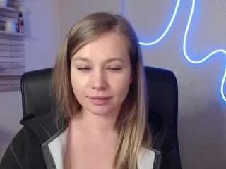 holly95love from CamSoda