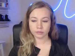 holly95love from CamSoda