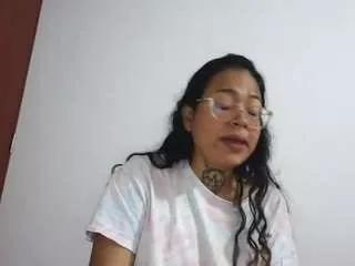 honeyblue-e from CamSoda is Freechat