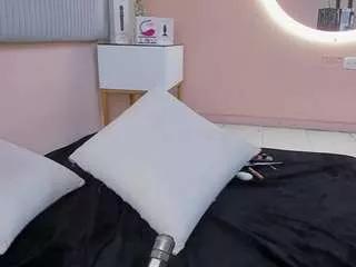 hottieminee from CamSoda