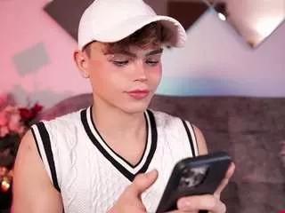 kennyboy-18 from CamSoda