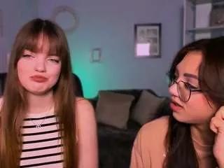 kiki-swan from CamSoda