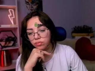 kiki-swan from CamSoda