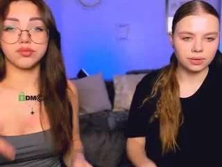 kiki-swan from CamSoda